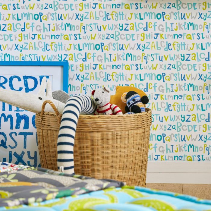 Decoracion de habitaciones infantiles Scion-Guess-Who-Letters-play-wallpaper